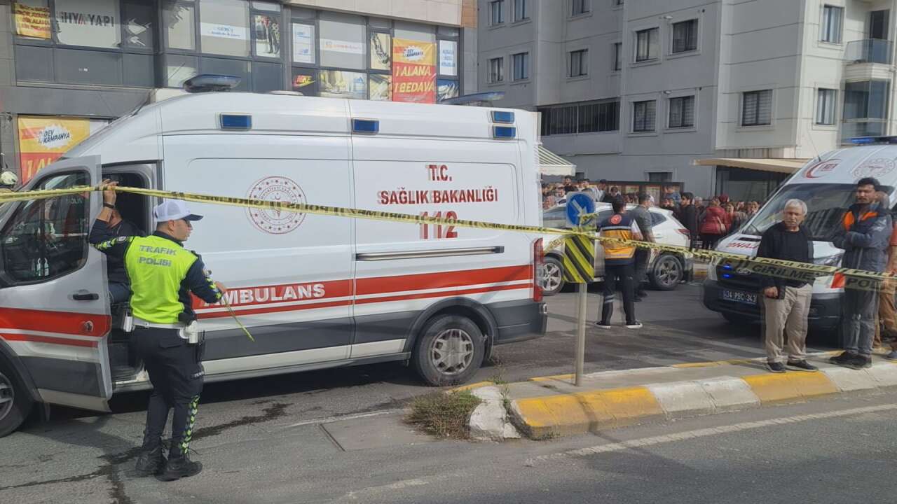 Eczaneye hafriyat kamyonu girdi! 7 yaralı var 1